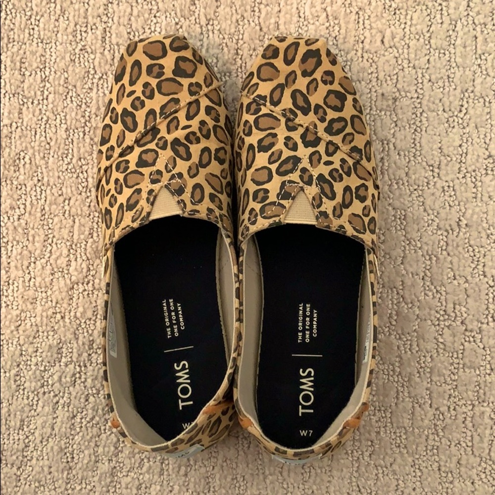 Toms Leopard Print Slip On sz 7